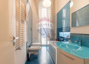 Bagno - Quadrilocale Via Pasquale Stanislao Mancini
 
13, Napoli - foto 17