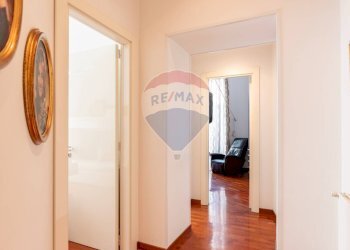 Hall / corridoio - Quadrilocale Via Pasquale Stanislao Mancini
 
13, Napoli - foto 23