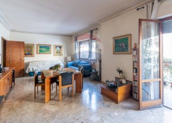Sala da pranzo - Appartamento Piazza Giovanni Boccaccio
 
1, Palermo - foto 6