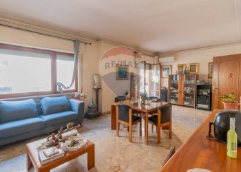 Sala da pranzo - Appartamento Piazza Giovanni Boccaccio
 
1, Palermo - foto 8