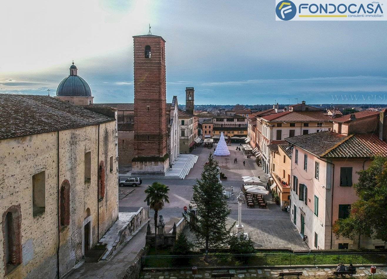 Vista panoramica della città - Casa semi indipendente Moncenisio
 
25, Pietrasanta - foto 1