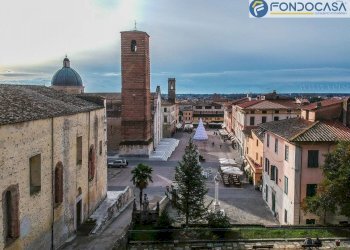 Vista panoramica della città - Casa semi indipendente Moncenisio
 
25, Pietrasanta - foto 1