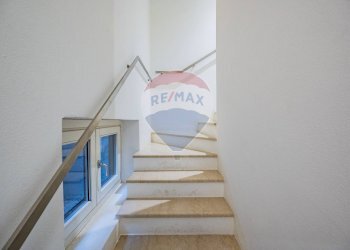 Scale - Bilocale Via Pascoli
 
14, Mantova - foto 21