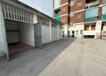 Cortile interno - Box via Salassa, 20, Torino - foto 6