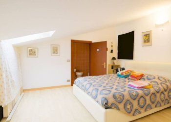 Camera da letto - Four-room apartment via Tremogge, Sondrio - photo 22