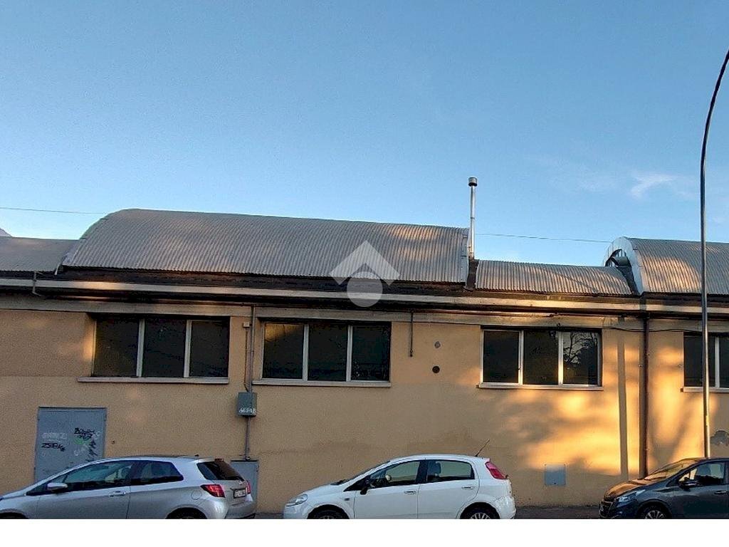 Capannone via triumvirato, Bologna (zona Battindarno) - foto 2