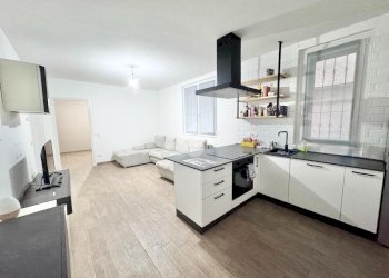 Three-room apartment Via Martiri d'Ungheria, Binasco - photo 2