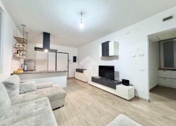 Three-room apartment Via Martiri d'Ungheria, Binasco - photo 3