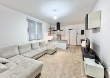 Three-room apartment Via Martiri d'Ungheria, Binasco - photo 1