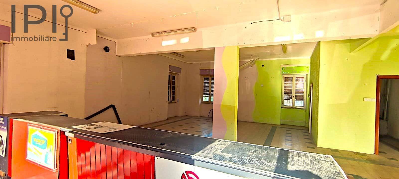 Foto 1 - Commercial Premises Via Garibaldi
 
150, Carcare - photo 1