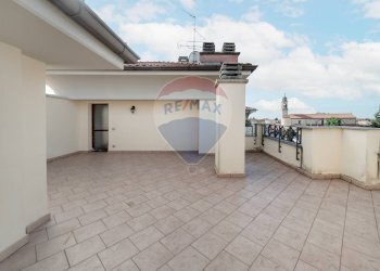 Terrazza - Trilocale Via Della Liberazione
 
3, Cambiago - foto 3