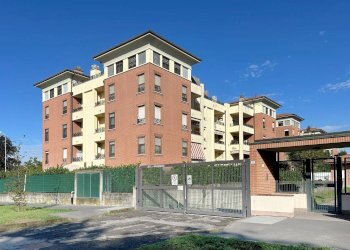 Edificio all\'aperto - Trilocale Via Della Liberazione
 
3, Cambiago - foto 32