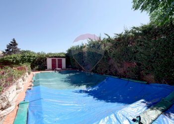 Piscina - Casa semi indipendente Via Bari
 
283, Valenzano - foto 28