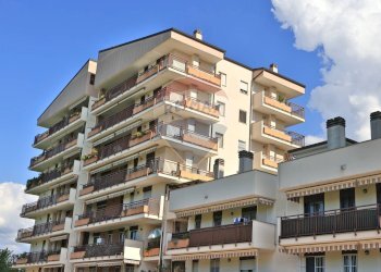 Edificio all\'aperto - Trilocale via Pietro Nenni
 
4/8, Bollate - foto 19