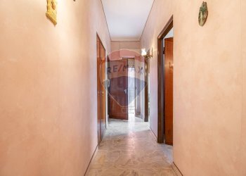 Hall / corridoio - Casa indipendente via livorno
 
16, Biancavilla - foto 11