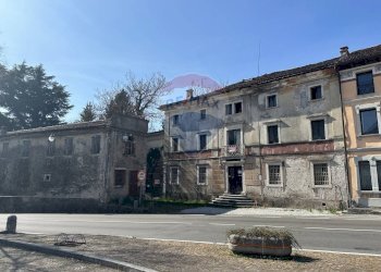 Edificio all\'aperto - Villa Viale Roma
 
3/4, Ponte nelle Alpi - foto 1