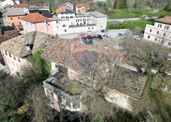 Edificio all\'aperto - Villa Viale Roma
 
3/4, Ponte nelle Alpi - foto 7