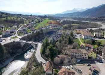 Vista delle montagne - Villa Viale Roma
 
3/4, Ponte nelle Alpi - foto 11