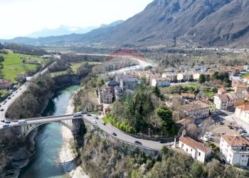Vista delle montagne - Villa Viale Roma
 
3/4, Ponte nelle Alpi - foto 19