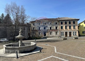 Edificio all\'aperto - Villa Viale Roma
 
3/4, Ponte nelle Alpi - foto 31