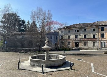 Edificio all\'aperto - Villa Viale Roma
 
3/4, Ponte nelle Alpi - foto 32