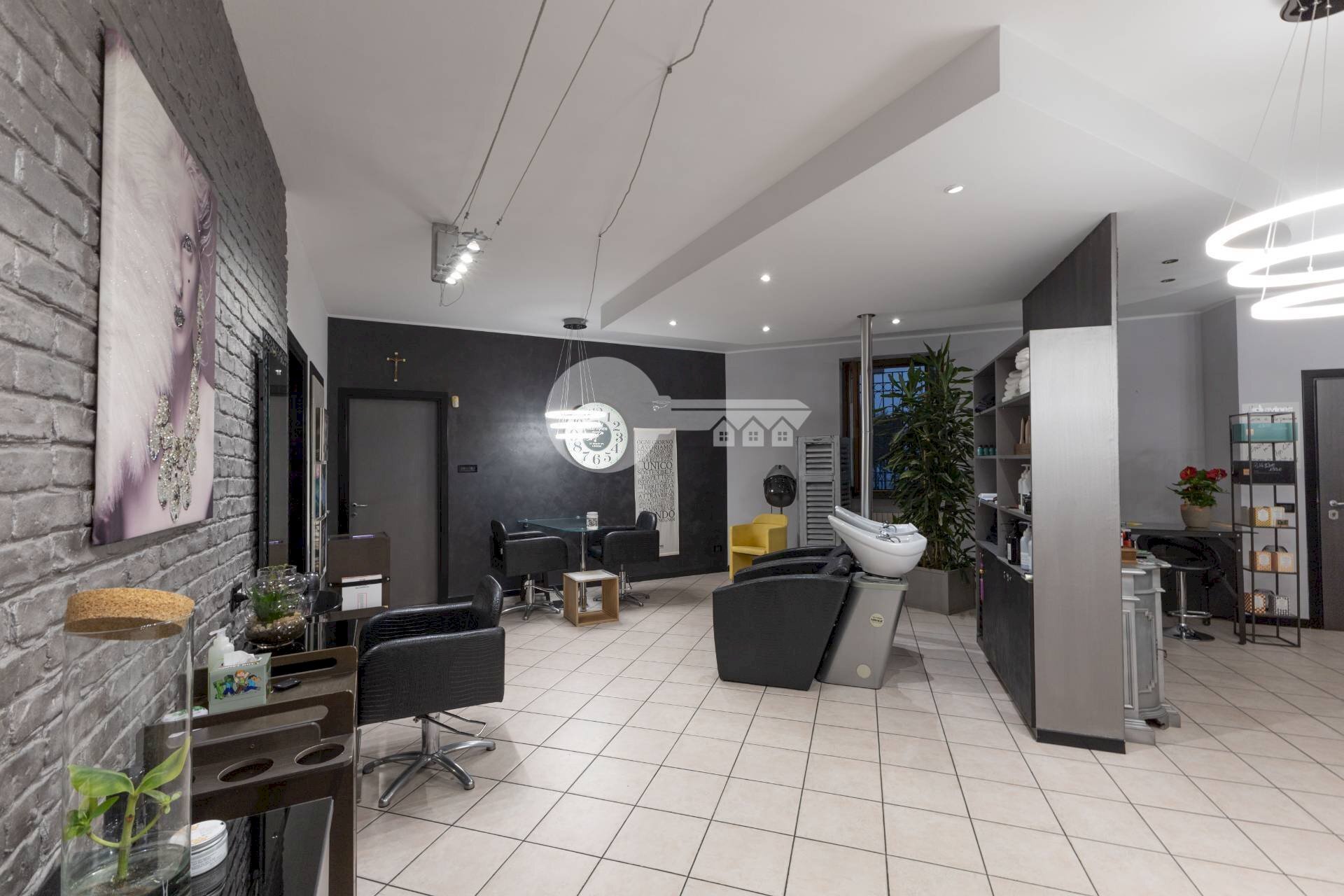 Foto 3 - Shop Via San Pietro
 
5, Persico Dosimo - photo 3