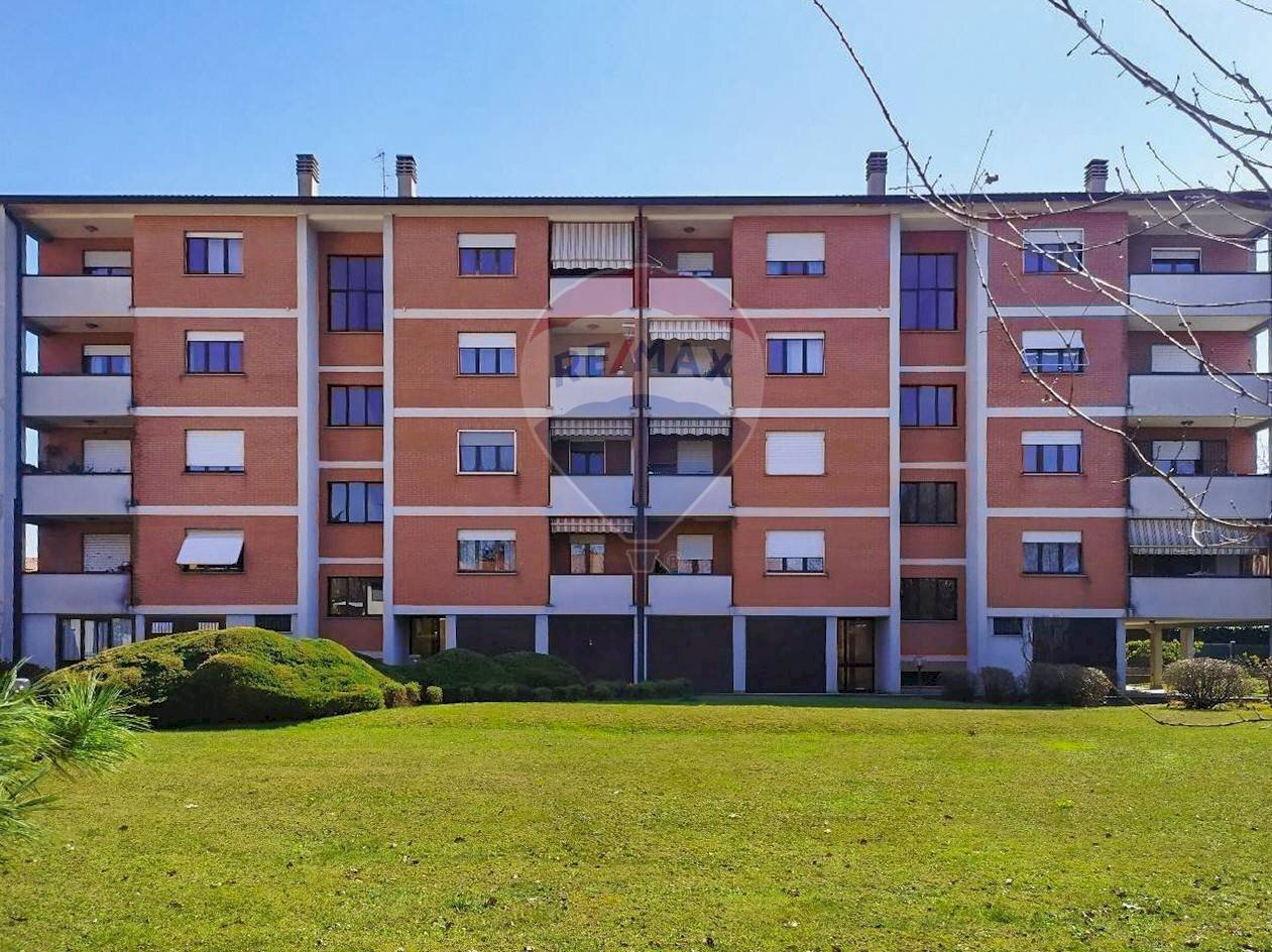 Edificio all\'aperto - Trilocale Via Sabotino
 
32/A, Tradate - foto 1