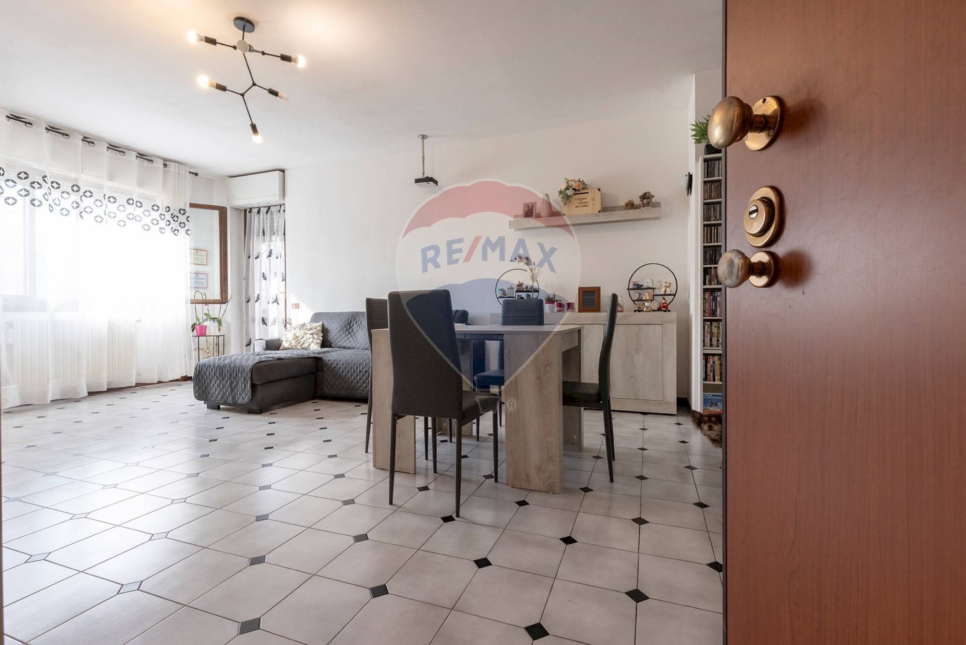 Sala da pranzo - Trilocale Via Sabotino
32/A, Tradate - foto 2