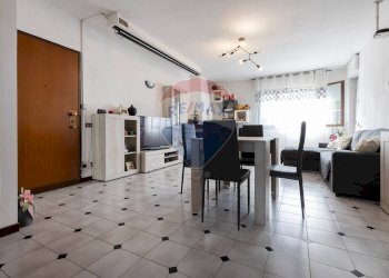 Sala da pranzo - Trilocale Via Sabotino
 
32/A, Tradate - foto 3