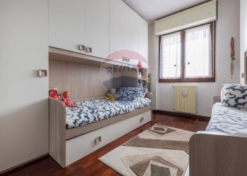 Camera / camera da letto - Trilocale Via Sabotino
 
32/A, Tradate - foto 12