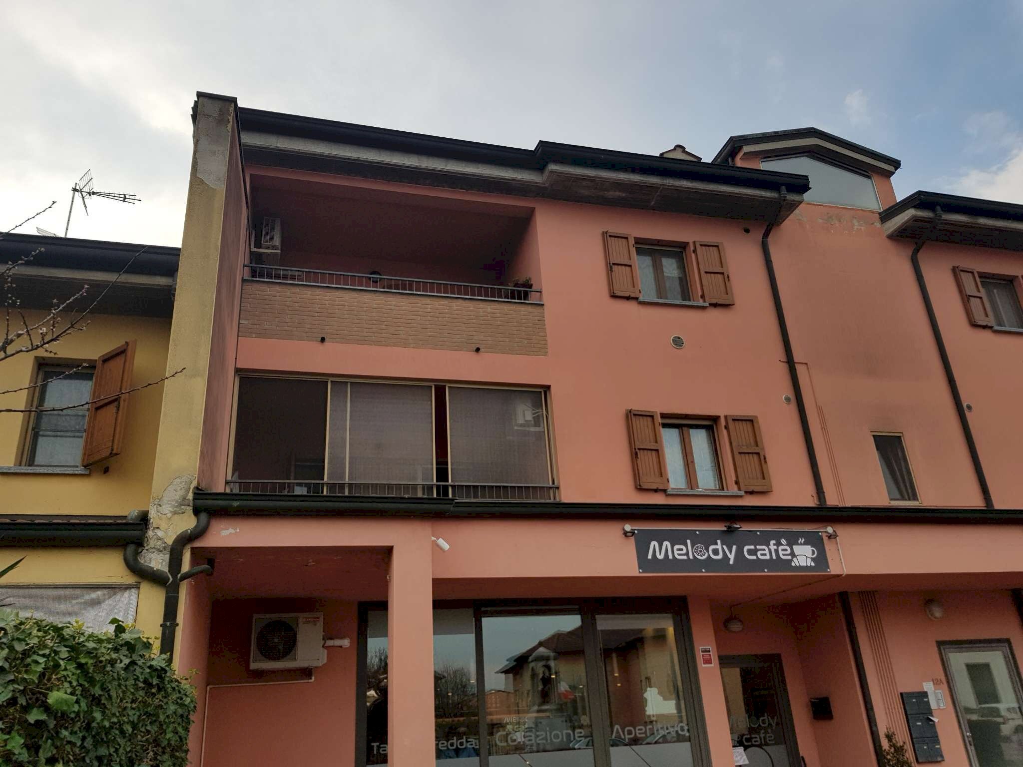 esterno - Trilocale via Vittoria, Salvirola - foto 1