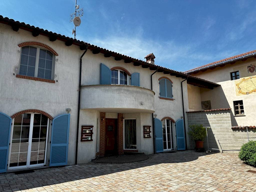 Facciata - Villa via Castelletto, 23, frazione Castelletto di Busca, Busca - foto 2