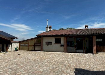 Cortile interno - Villa via Castelletto, 23, frazione Castelletto di Busca, Busca - foto 22