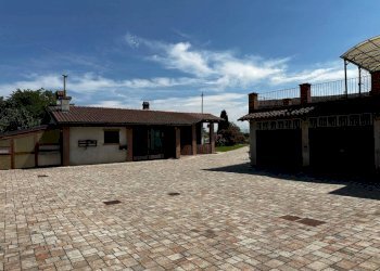Cortile interno - Villa via Castelletto, 23, frazione Castelletto di Busca, Busca - foto 23