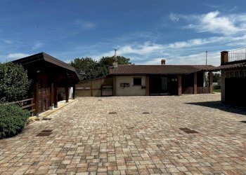 Cortile interno - Villa via Castelletto, 23, frazione Castelletto di Busca, Busca - foto 25