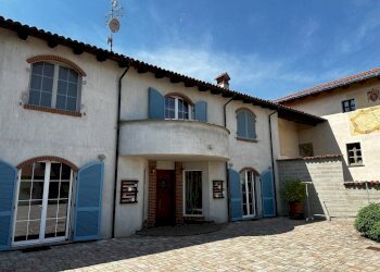 Facciata - Villa via Castelletto, 23, frazione Castelletto di Busca, Busca - foto 2