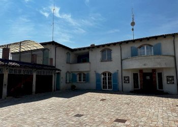 Facciata - Villa via Castelletto, 23, frazione Castelletto di Busca, Busca - foto 6