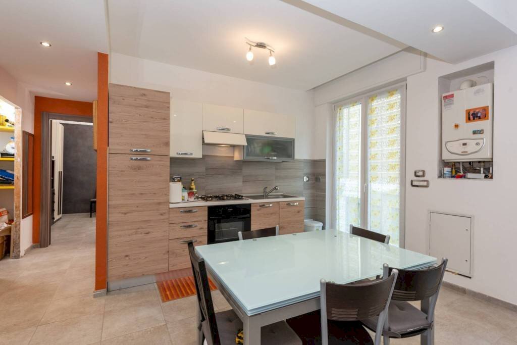 Cucina - Trilocale viale alla Pineta, 6, Genova (zona Pegli) - foto 3