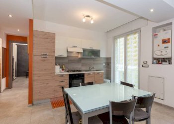 Cucina - Trilocale viale alla Pineta, 6, Genova (zona Pegli) - foto 3