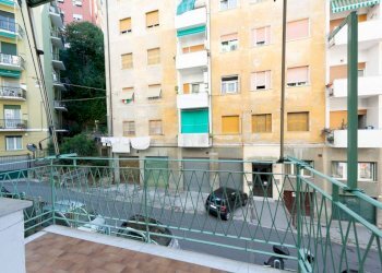 Balcone - Trilocale viale alla Pineta, 6, Genova (zona Pegli) - foto 5