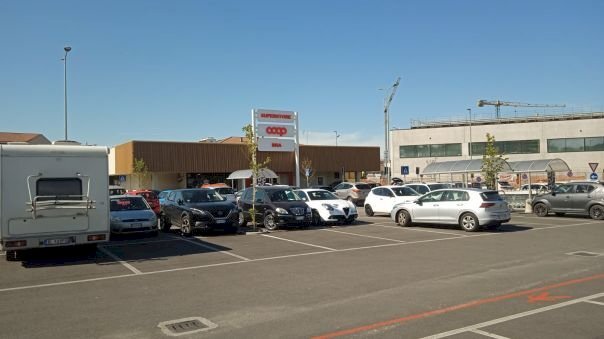 Locale Commerciale Via Senatore Giovanni Sartori, 9, Bra - foto 2