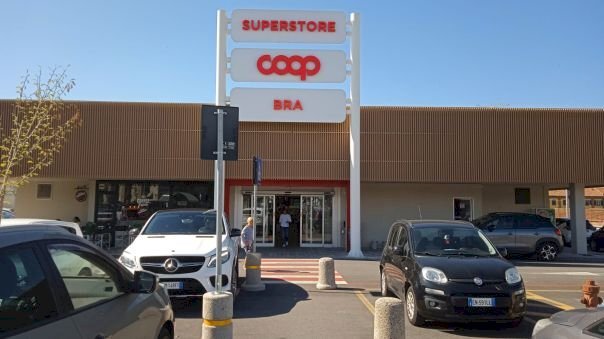 Locale Commerciale Via Senatore Giovanni Sartori, 9, Bra - foto 1