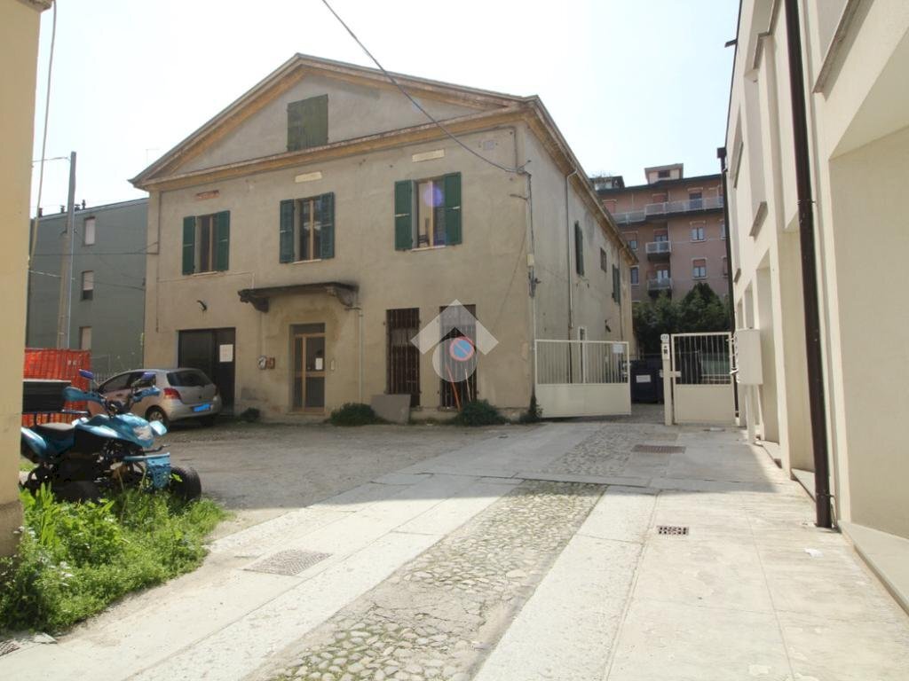 Stable - Palace Via Emilia Est, Parma (neighborhood San Lazzaro) - photo 1