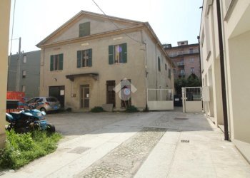 Stable - Palace Via Emilia Est, Parma (neighborhood San Lazzaro) - photo 1