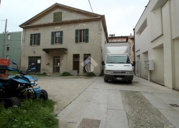 Stable - Palace Via Emilia Est, Parma (neighborhood San Lazzaro) - photo 12