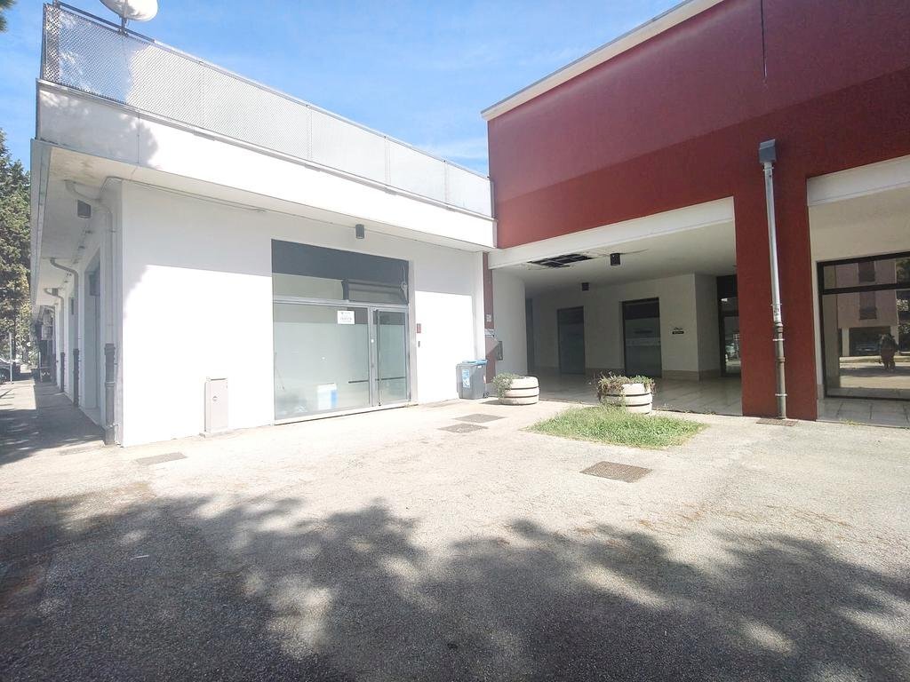 Negozio via Lago di Como, Ravenna (zona Teodorico) - foto 1