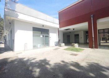 Negozio via Lago di Como, Ravenna (zona Teodorico) - foto 1