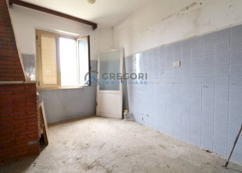 cucina con camino - Casa indipendente Via Giardino
 
snc, Controguerra - foto 8