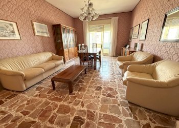 Foto 2 - Trilocale VIA MONTORSOLI
 
23, Siracusa - foto 2