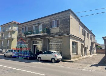 Foto 1 - Magazzino VIA CAPPUCCINI
46/A/B/C, Finale Emilia - foto 1